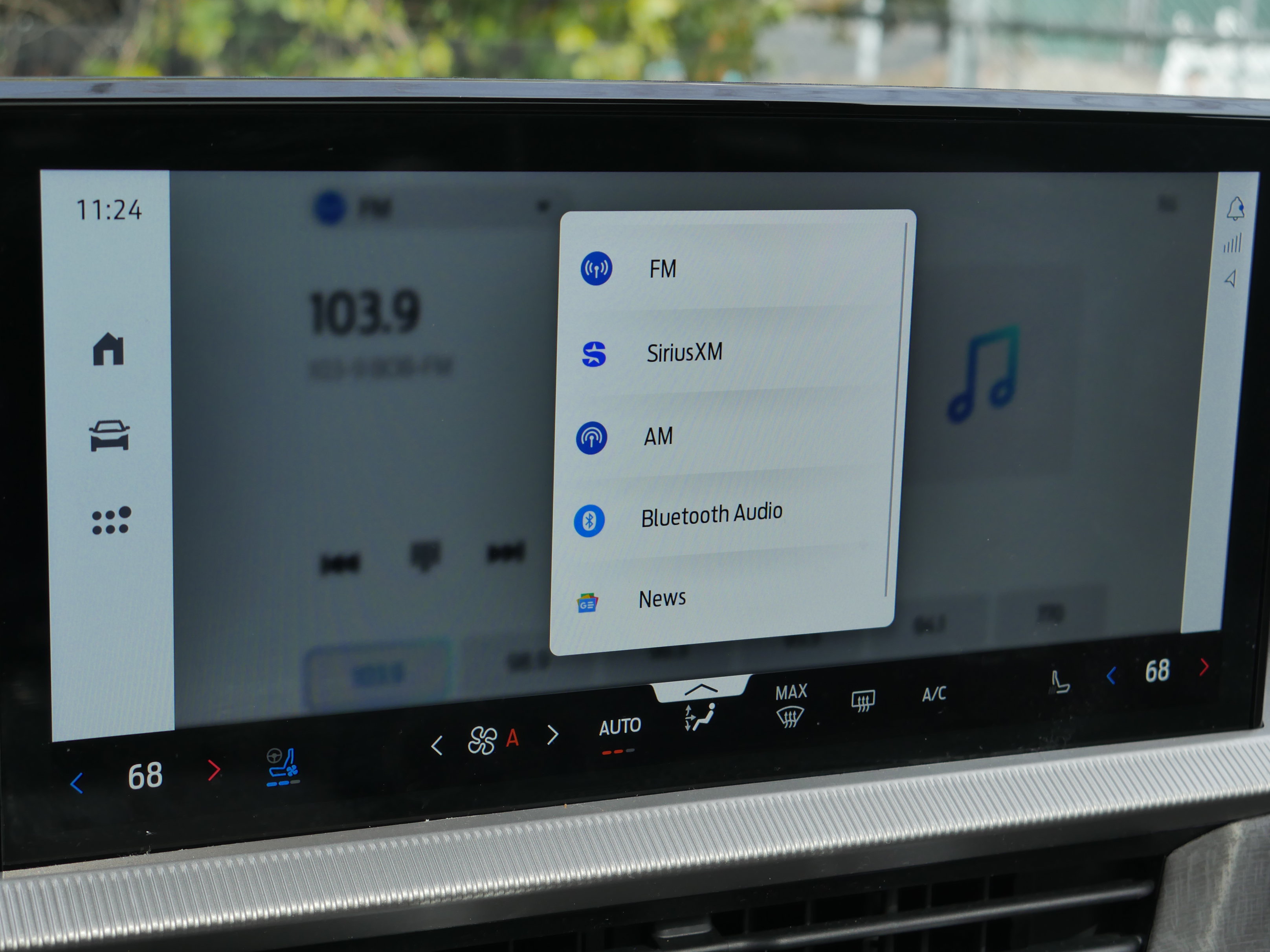 Certified 2025 Ford Explorer Platinum w/ Ultimate Package AWD/4WD image 21