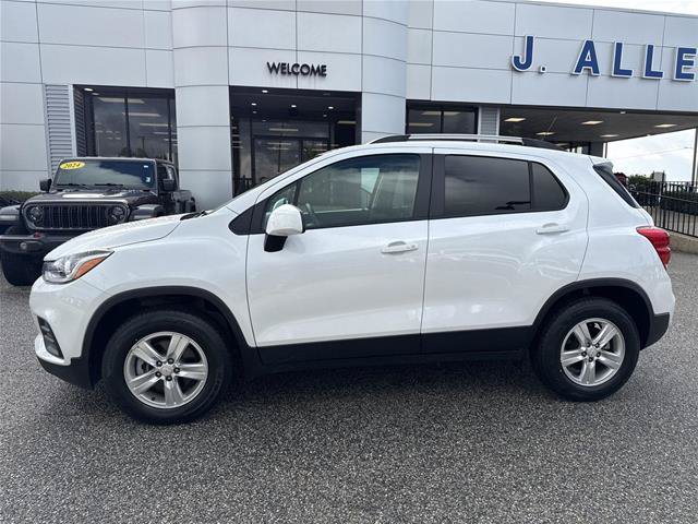 Used 2022 Chevrolet Trax LT w/ LT Convenience Package AWD/4WD image 2
