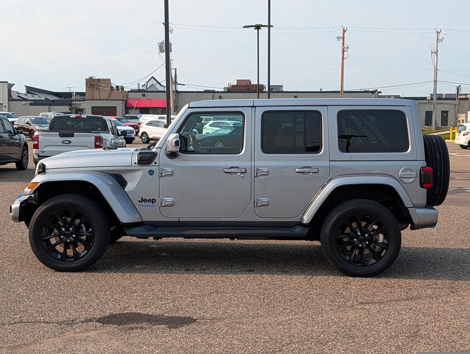 Used 2021 Jeep Wrangler Unlimited Sahara AWD/4WD image 2