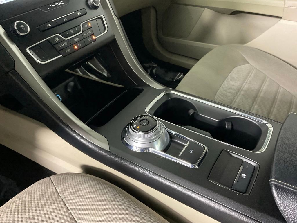 Certified 2019 Ford Fusion SE FWD image 19