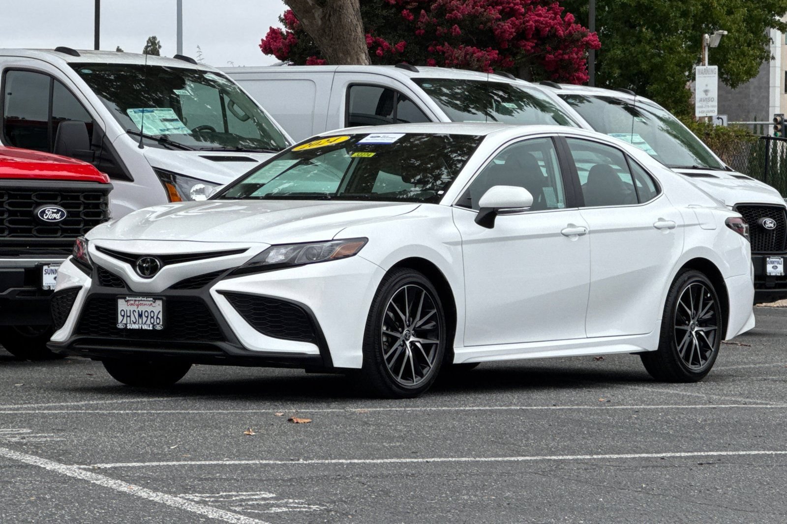Used 2024 Toyota Camry SE FWD image 9