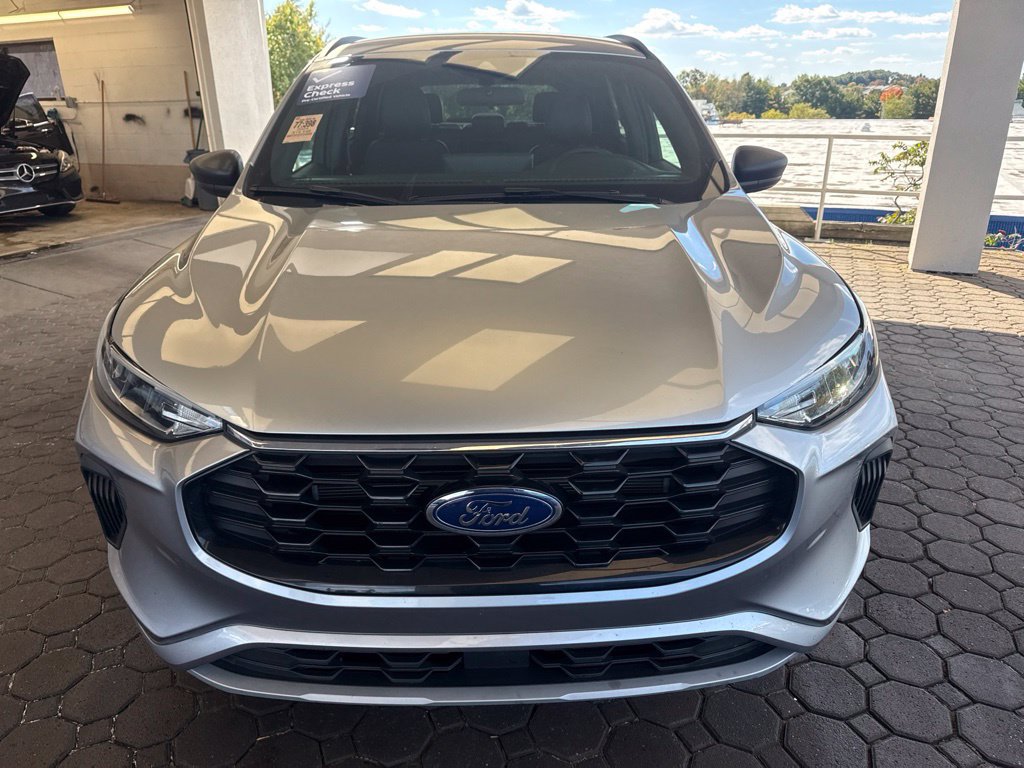 Certified 2024 Ford Escape ST-Line w/ Tech Pack #1 AWD/4WD image 2