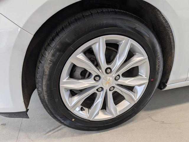 Used 2022 Chevrolet Malibu LT FWD image 9