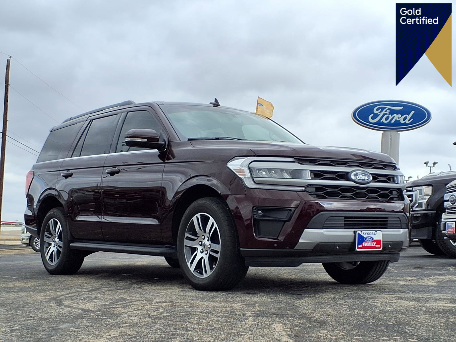 Certified 2024 Ford Expedition XLT image 1