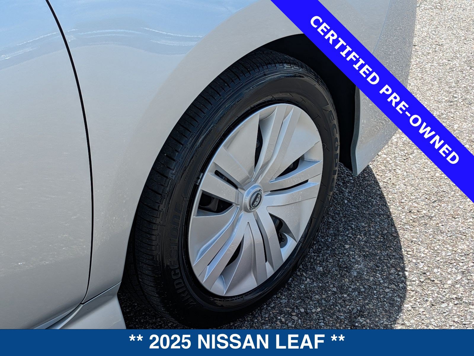 Used 2025 Nissan Leaf S FWD image 13