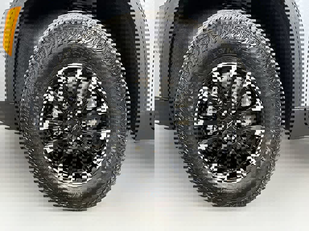 Used 2025 Chevrolet Traverse Z71 image 11