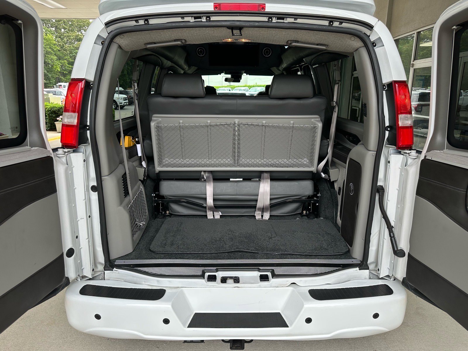 Used 2020 Chevrolet Express 2500 w/ Enhanced Convenience Package RWD image 28