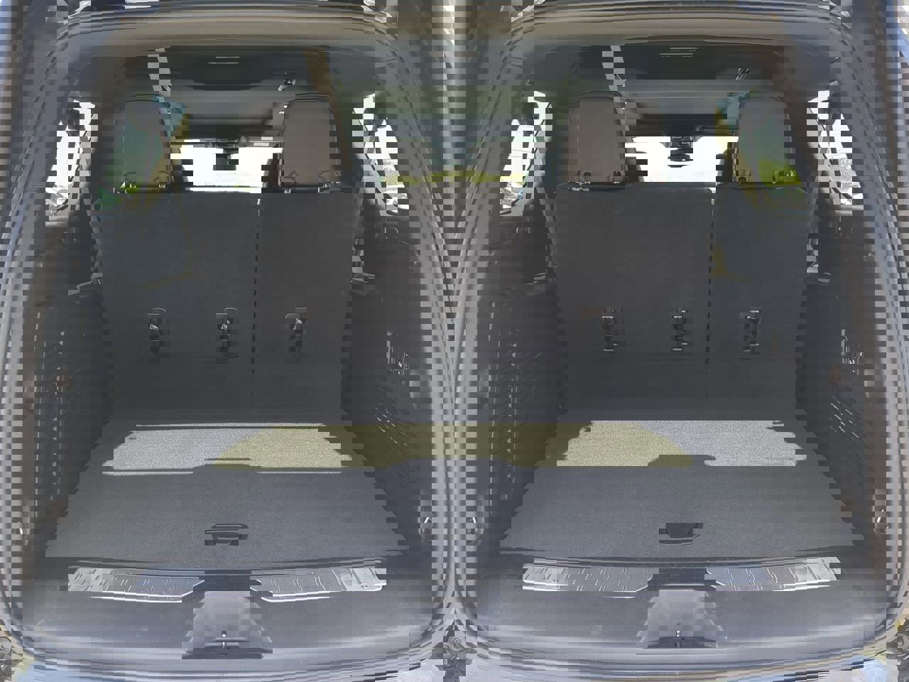 Used 2024 Chevrolet Suburban Z71 w/ Z71 Off-Road Package image 11