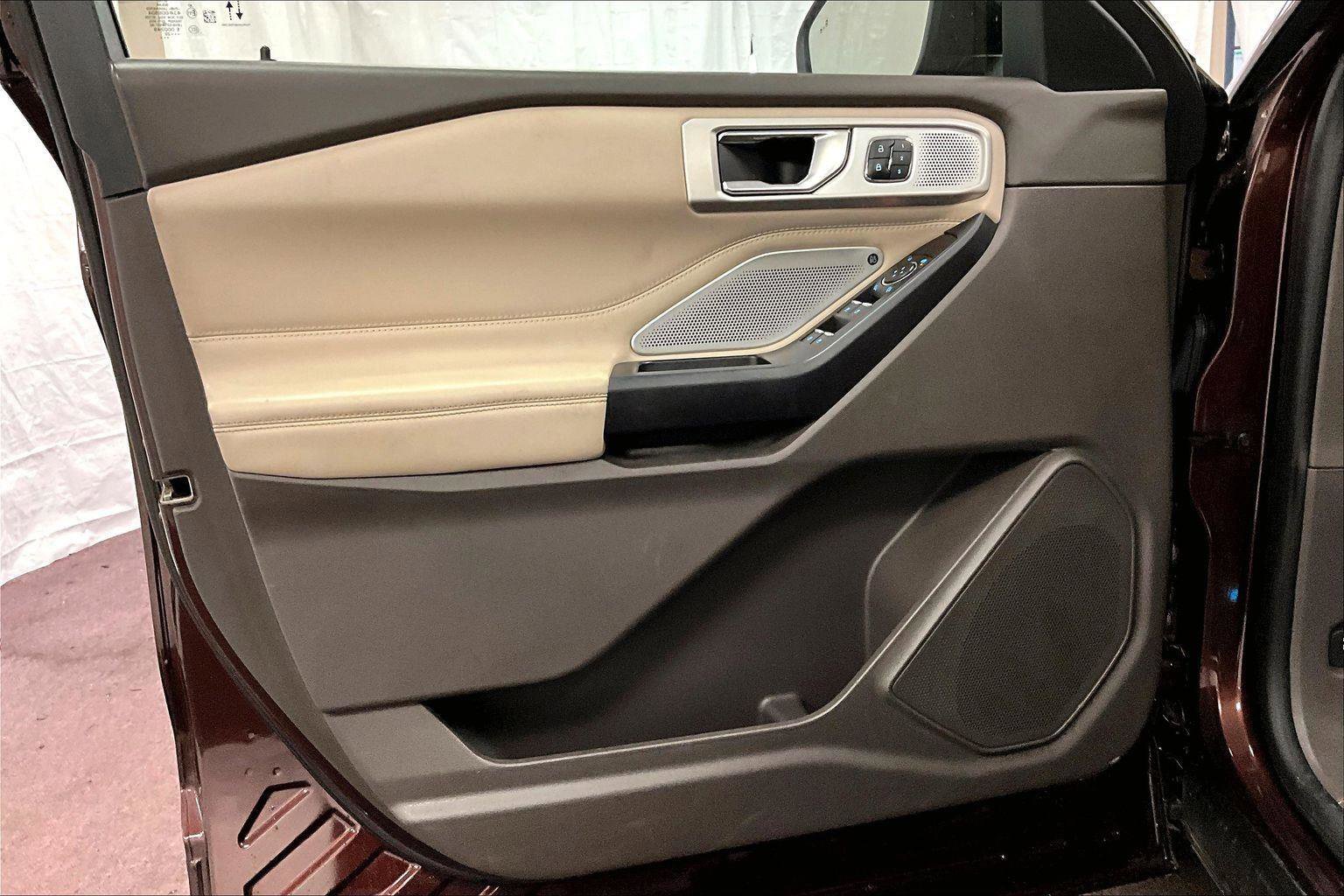 Certified 2020 Ford Explorer Platinum w/ Premium Technology Package image 22