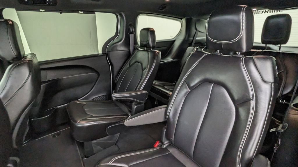 Used 2026 Chrysler Pacifica Select FWD image 32