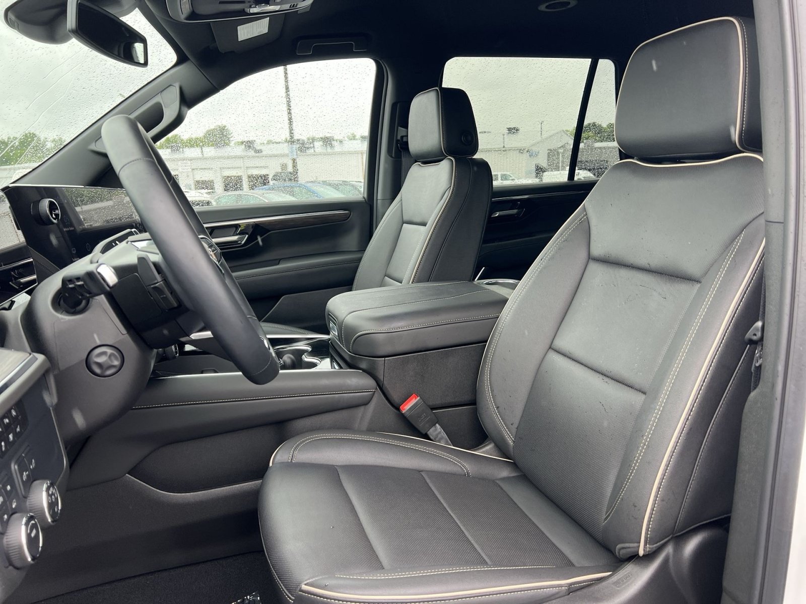 Used 2025 Chevrolet Tahoe Premier AWD/4WD image 13