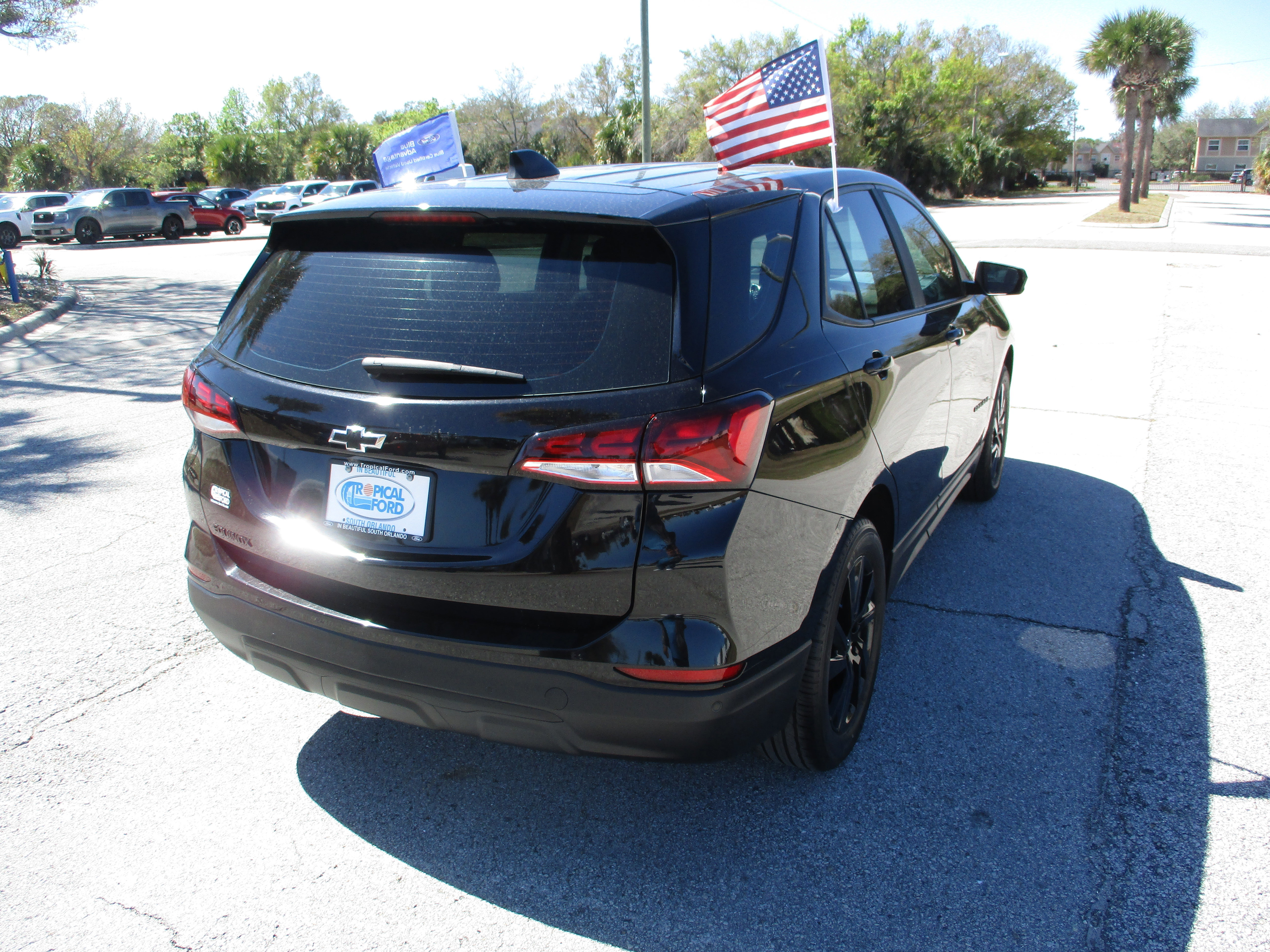 Used 2023 Chevrolet Equinox LS w/ Midnight Edition image 5