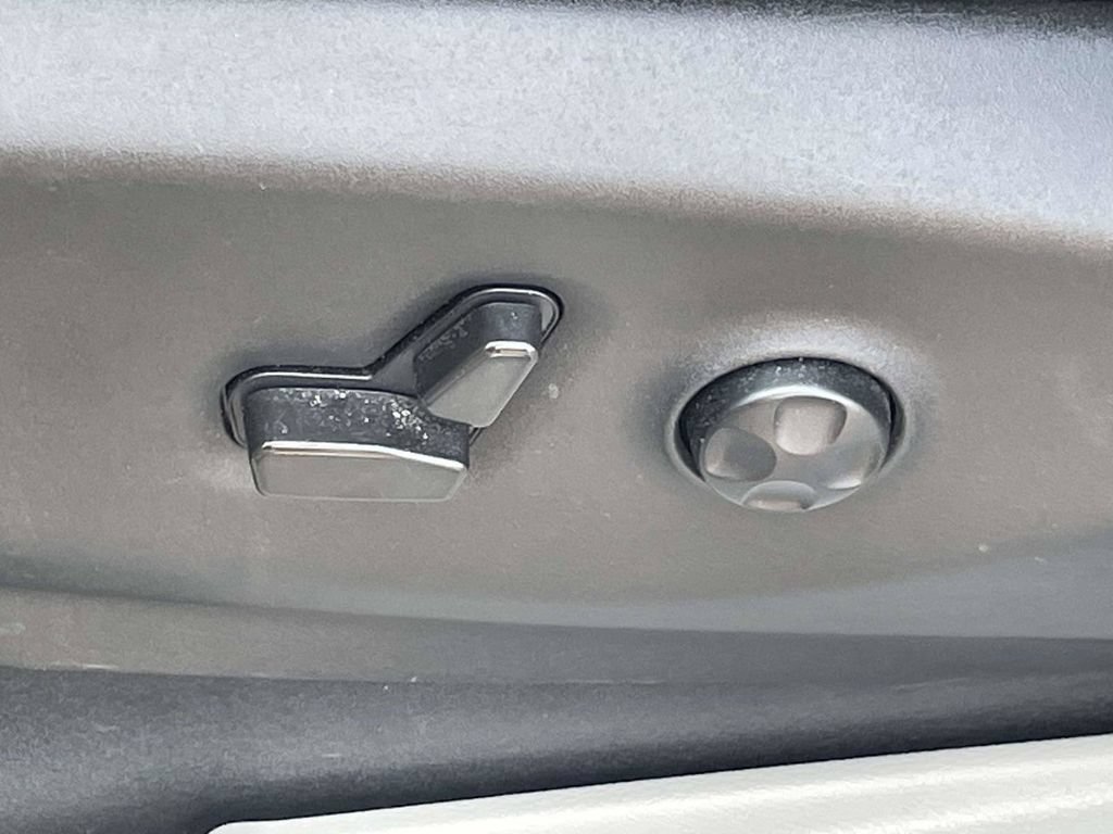 Used 2022 Chrysler Pacifica Limited FWD image 14