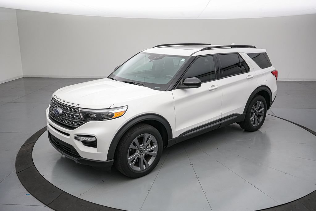 Certified 2023 Ford Explorer XLT w/ Equipment Group 202A AWD/4WD image 8
