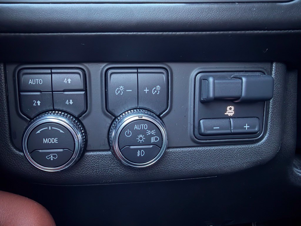 Used 2024 GMC Yukon Denali Ultimate AWD/4WD image 29