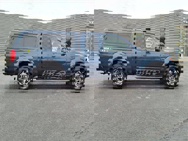 Used 2019 Nissan Frontier PRO-4X image 2