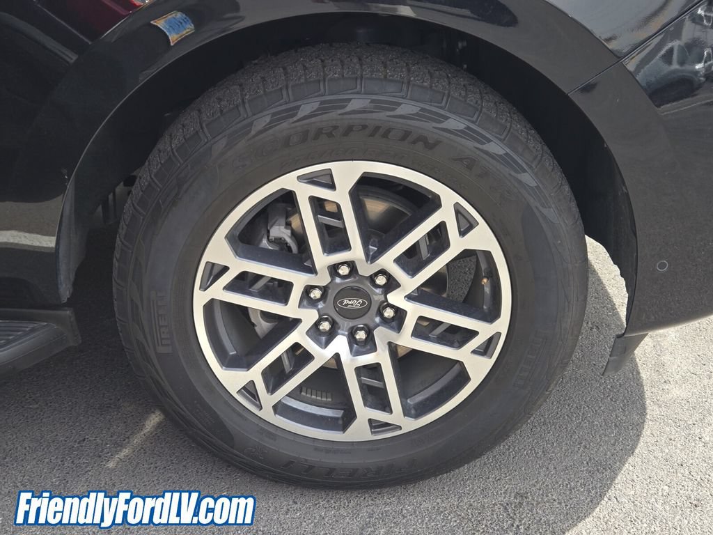 Certified 2025 Ford Expedition Active AWD/4WD image 5