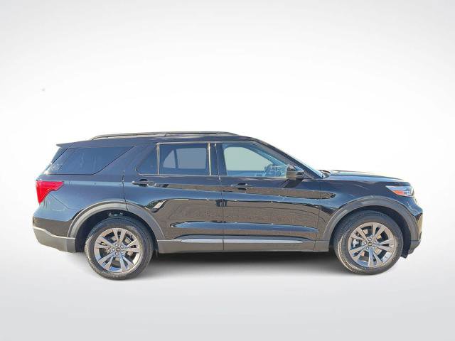 Certified 2024 Ford Explorer XLT w/ Equipment Group 202A AWD/4WD image 9