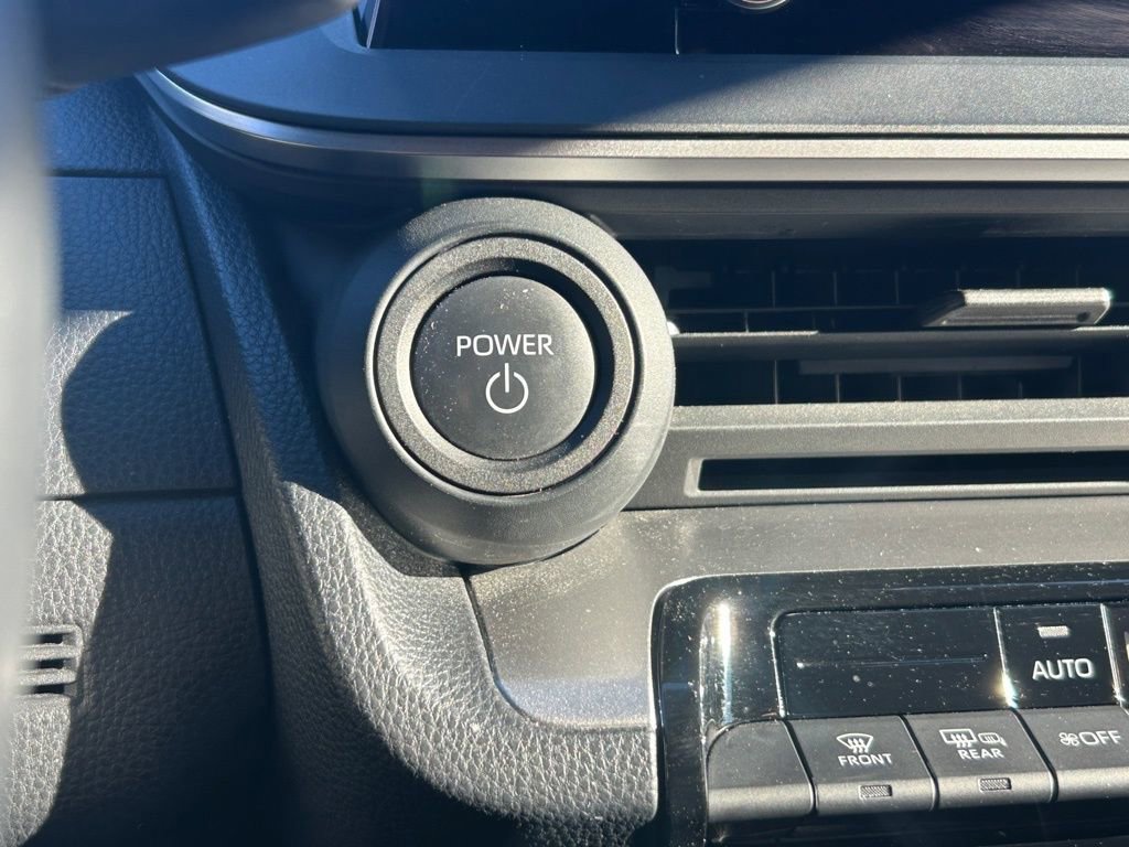 Used 2024 Toyota Prius LE image 39