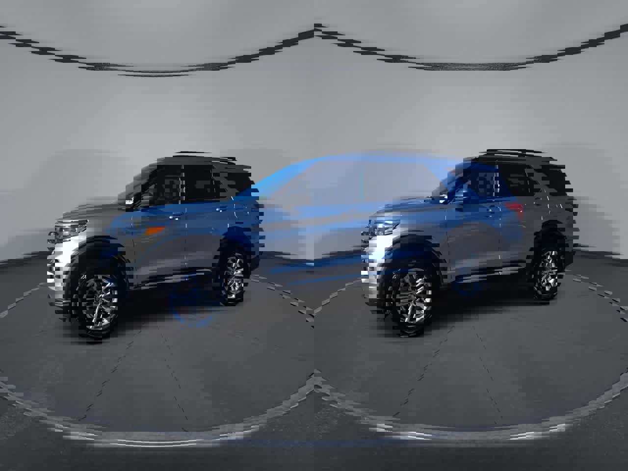Certified 2023 Ford Explorer XLT image 3