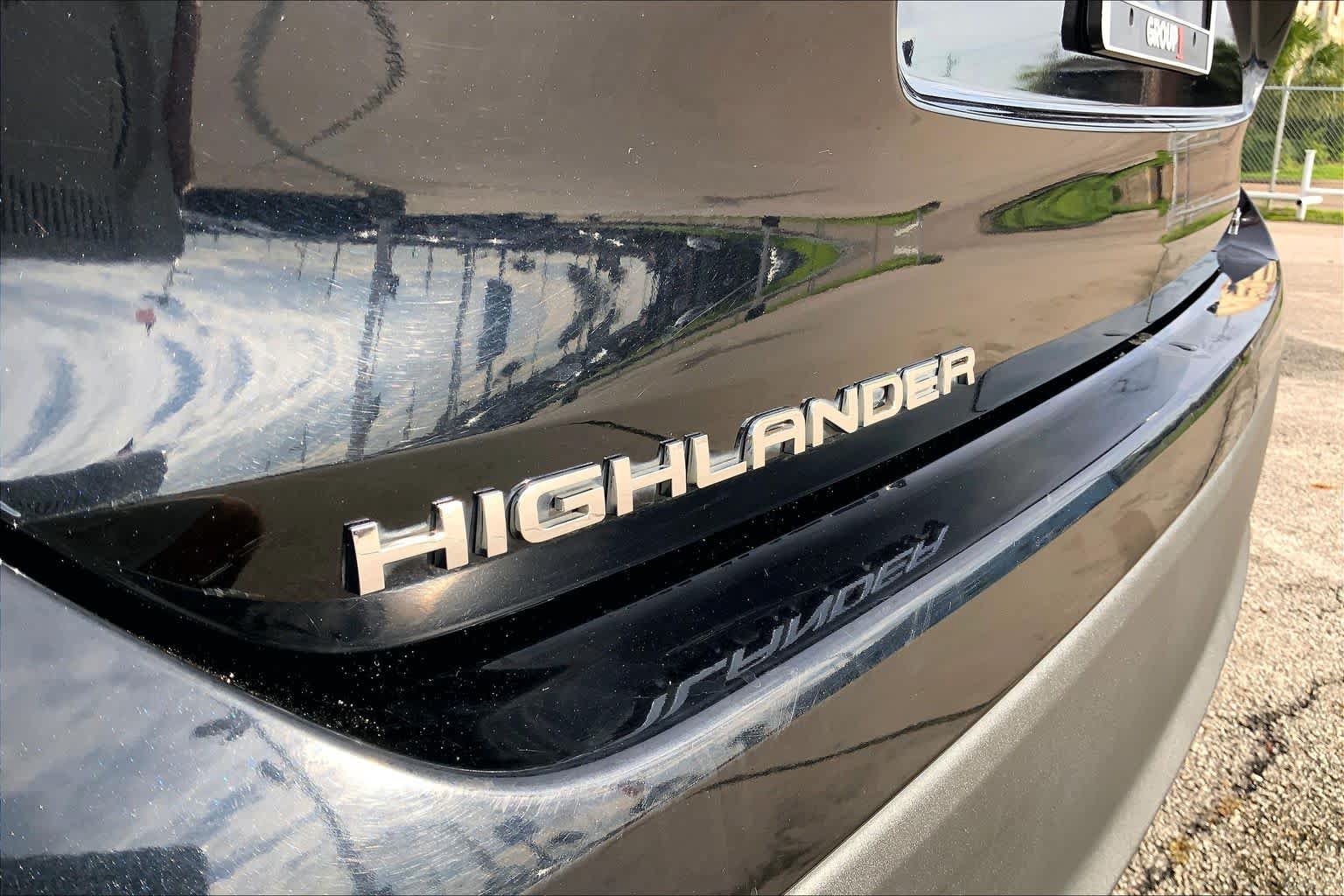 Used 2022 Toyota Highlander XLE AWD/4WD image 28