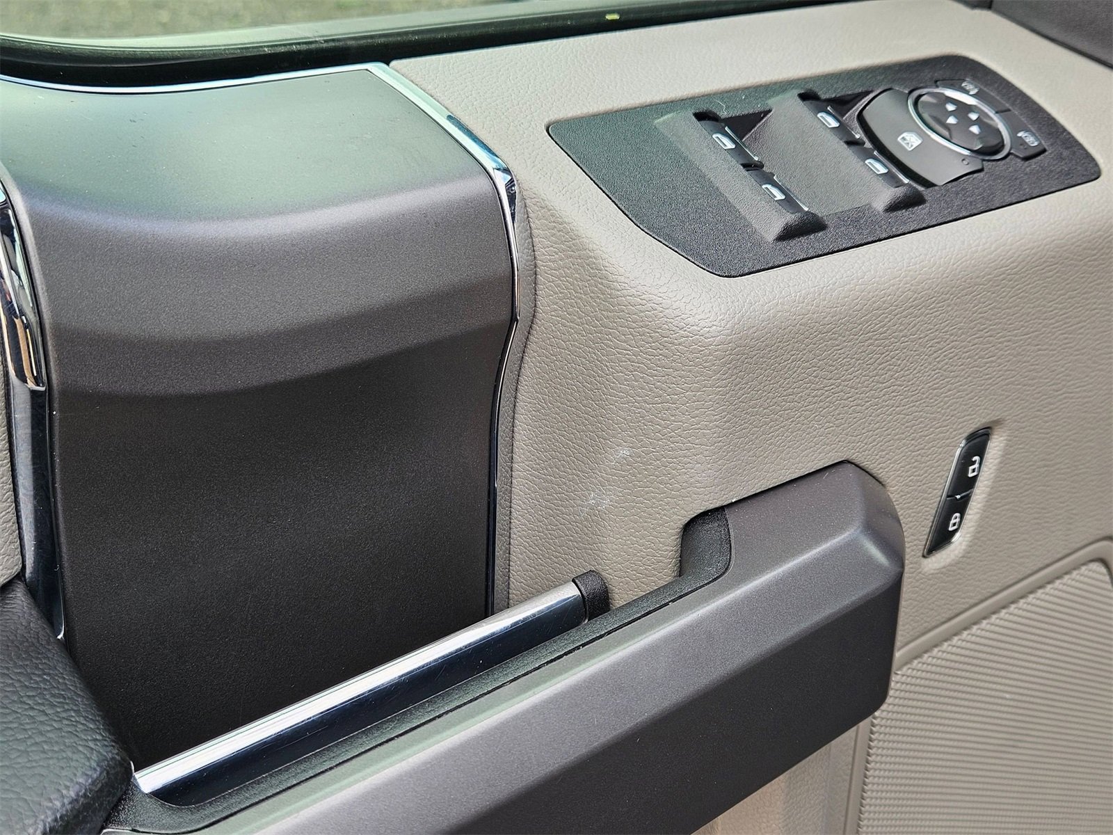 Certified 2019 Ford F150 XLT w/ Equipment Group 302A Luxury image 11