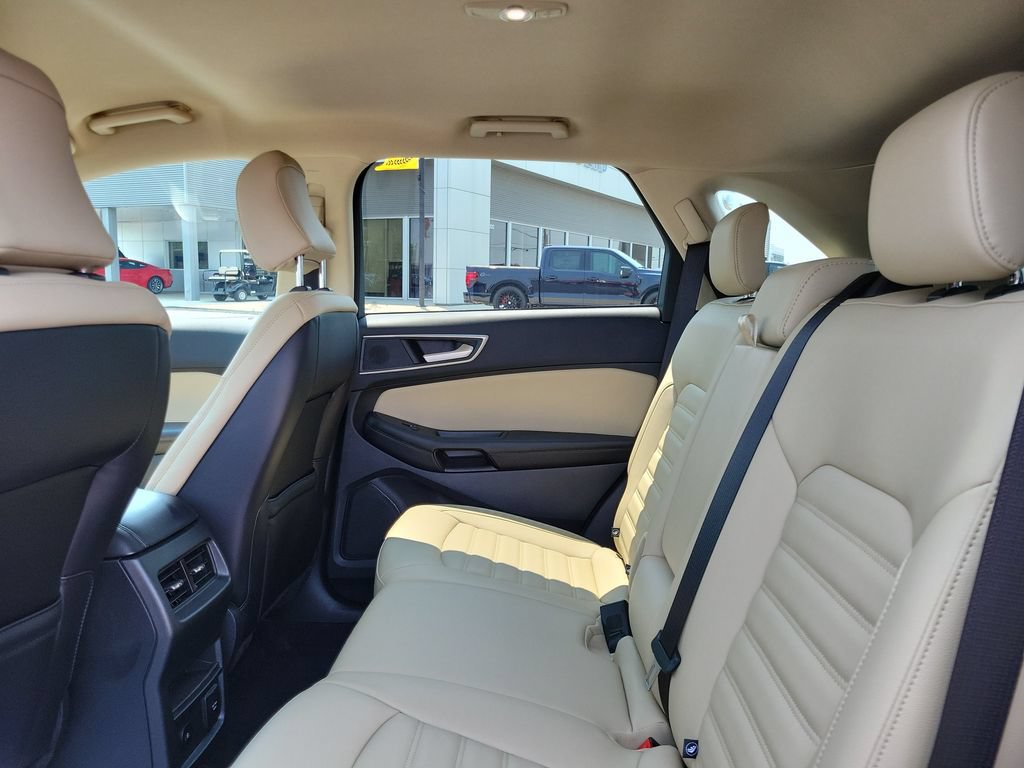 Certified 2024 Ford Edge SEL w/ Convenience Package AWD/4WD image 14