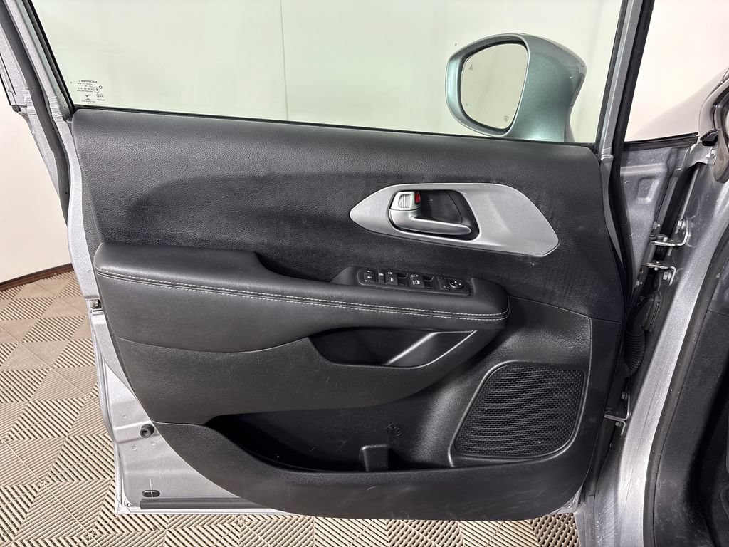 Used 2018 Chrysler Pacifica Touring Plus w/ S Appearance Package FWD image 16