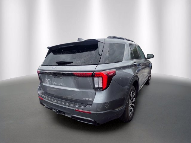 Certified 2025 Ford Explorer ST-Line AWD/4WD image 4