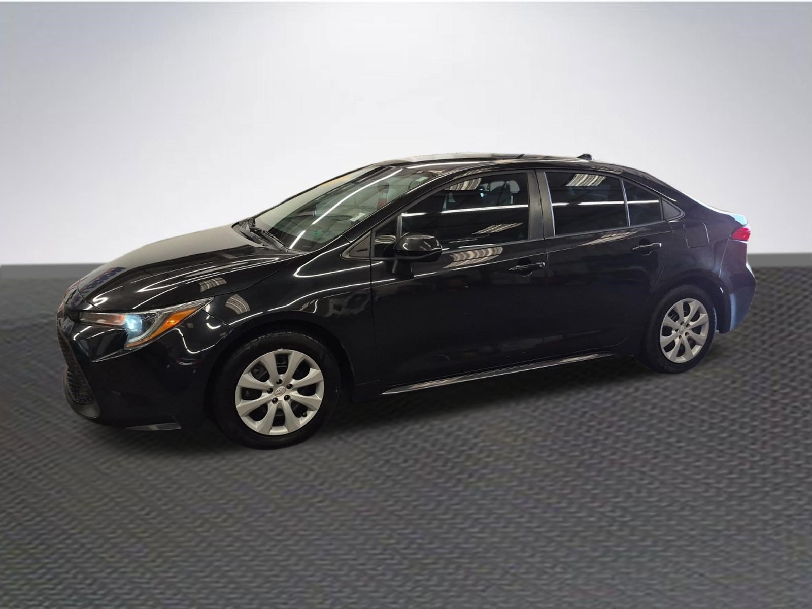 Used 2021 Toyota Corolla LE FWD image 2