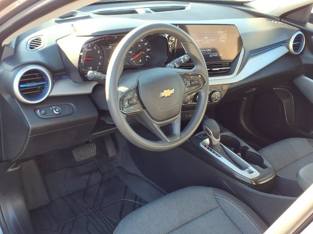Used 2024 Chevrolet Trax LS w/ LS Convenience Package FWD image 15