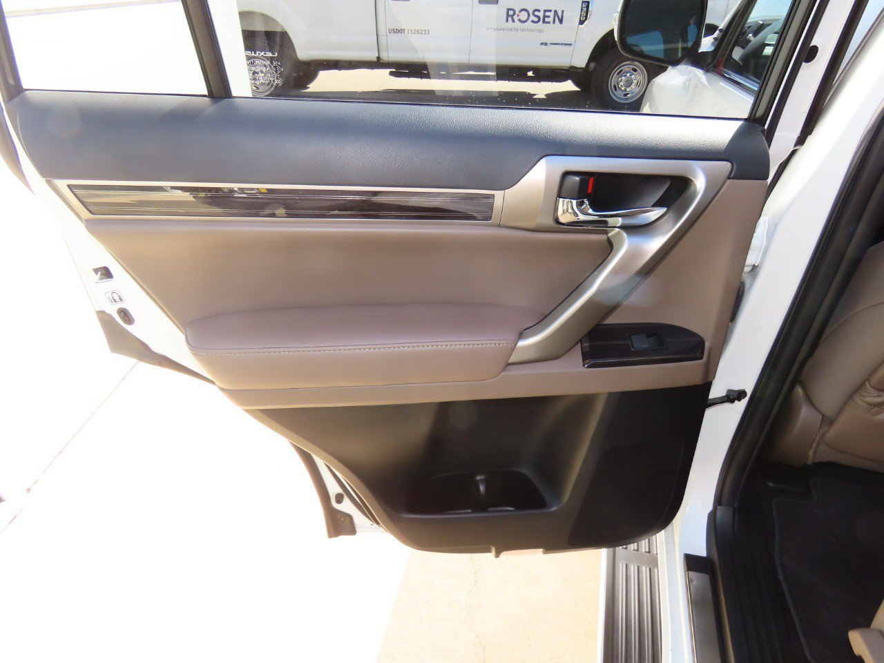 Used 2020 Lexus GX 460 Premium w/ Premium Package image 17