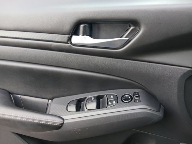 Used 2025 Nissan Altima 2.5 SV FWD image 17
