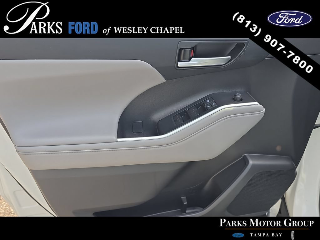 Used 2022 Toyota Highlander XLE FWD image 17
