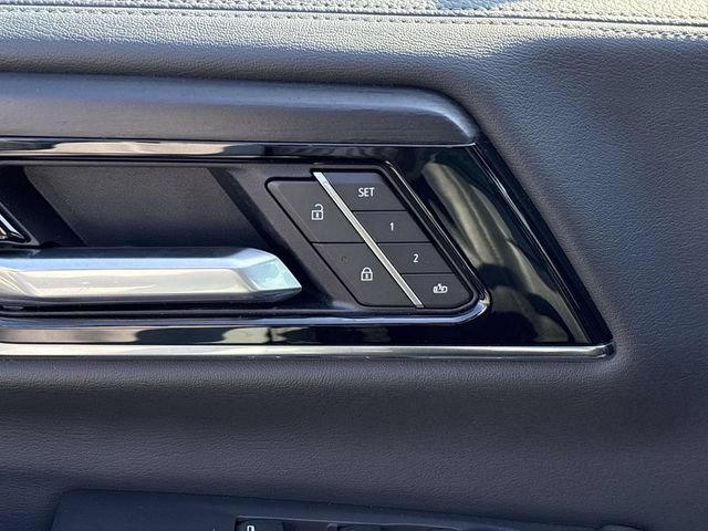 Used 2025 GMC Yukon Denali AWD/4WD image 26
