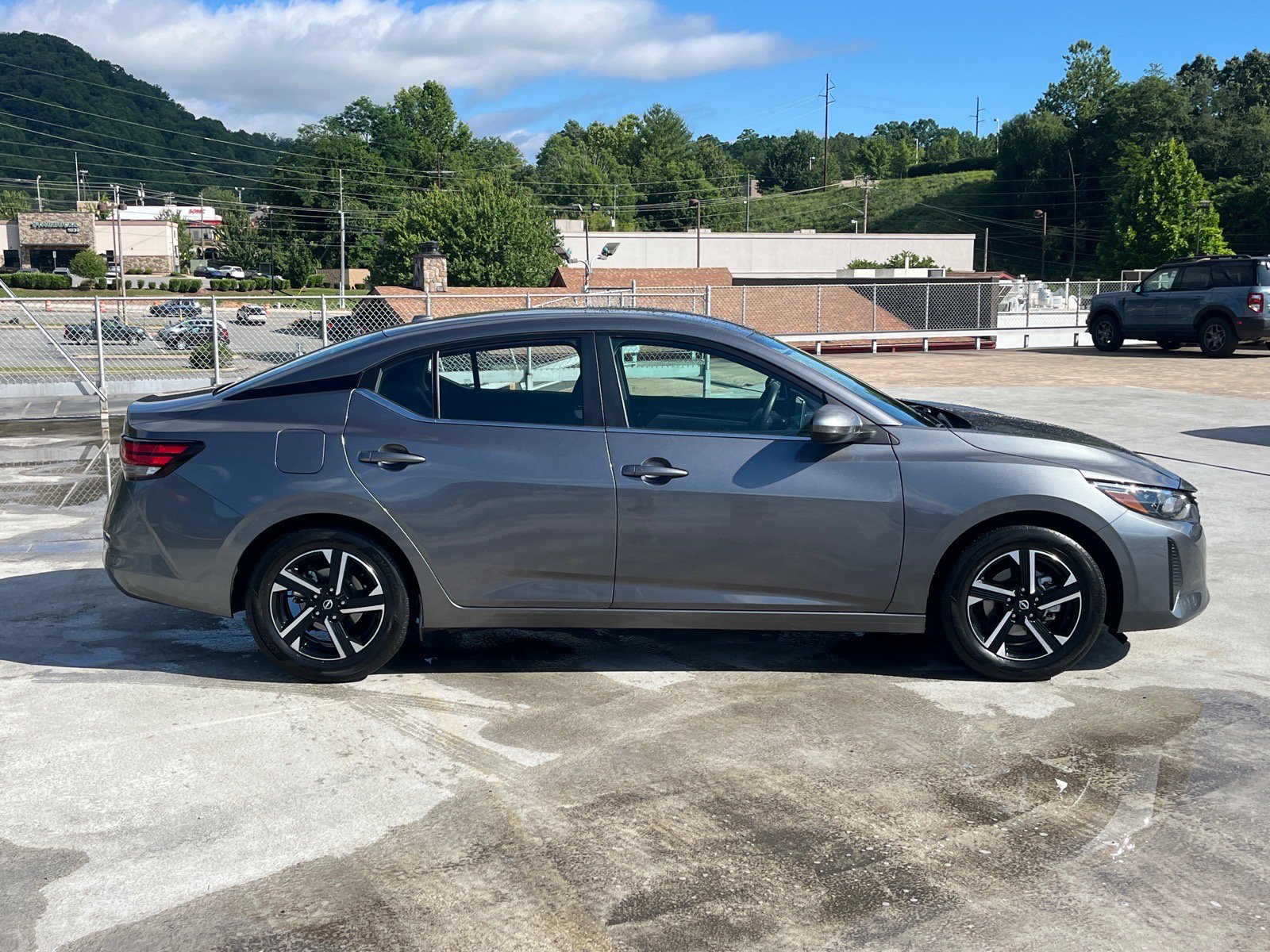 Used 2025 Nissan Sentra SV FWD image 2