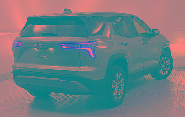 Used 2025 Chevrolet Equinox LT image 4