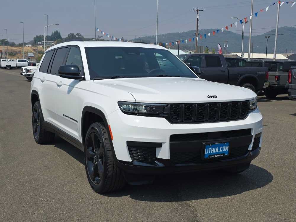 Used 2023 Jeep Grand Cherokee L Laredo AWD/4WD image 7
