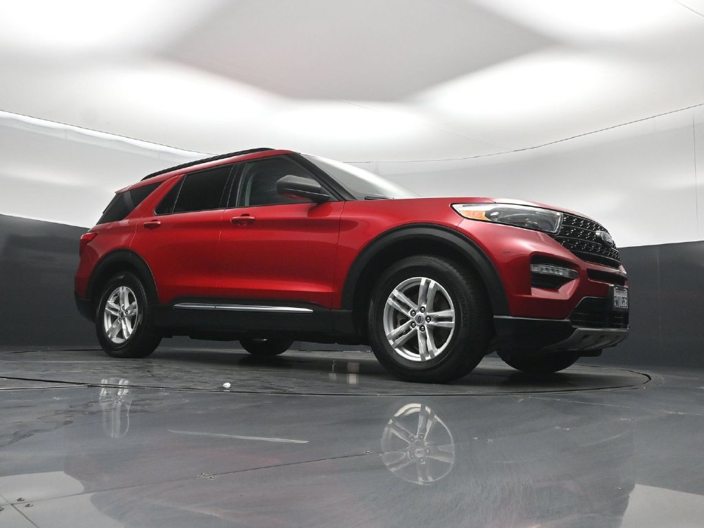 Certified 2021 Ford Explorer XLT w/ Equipment Group 202A RWD image 4