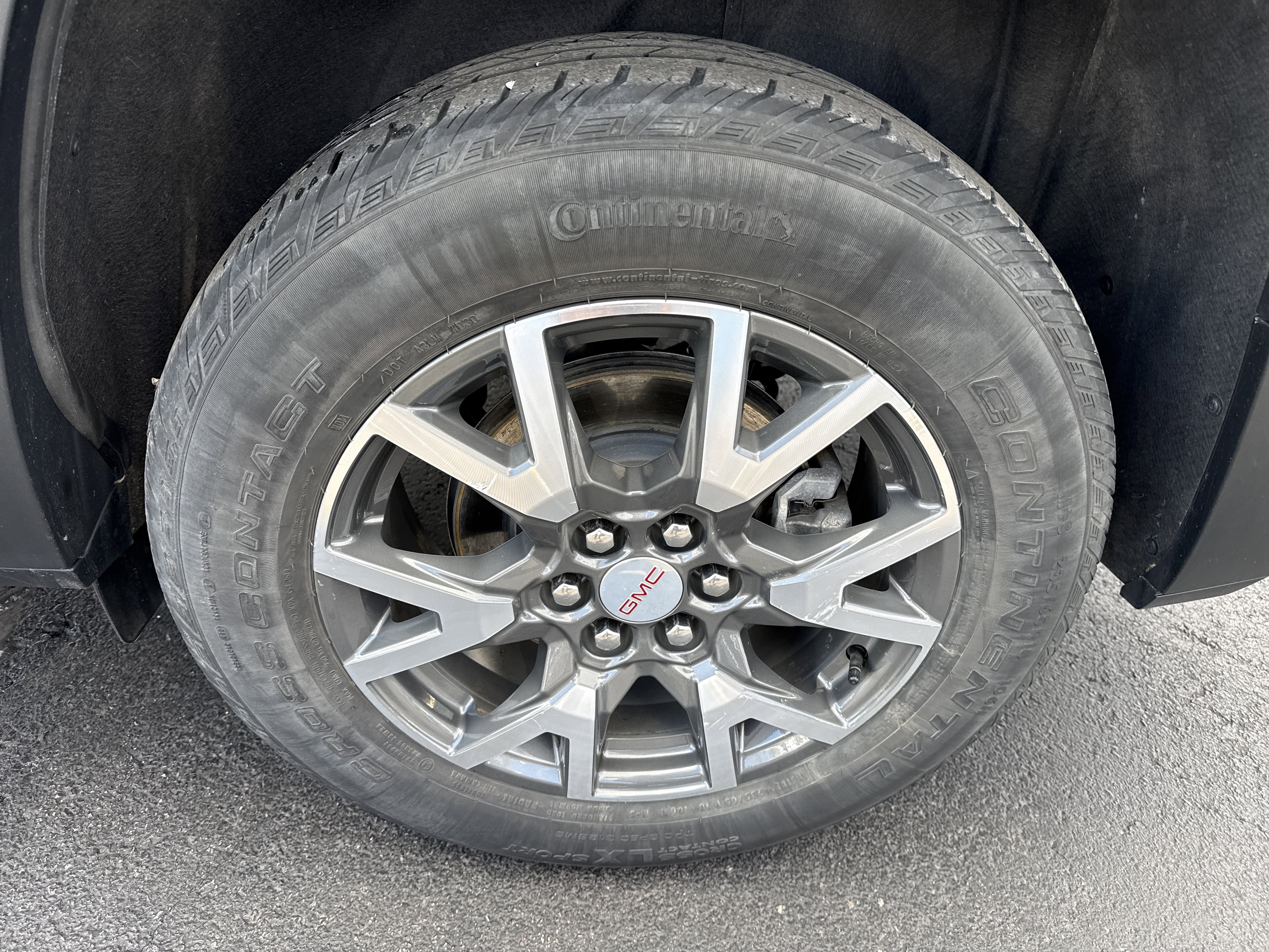 Used 2023 GMC Acadia SLE w/ Driver Convenience Package FWD image 4