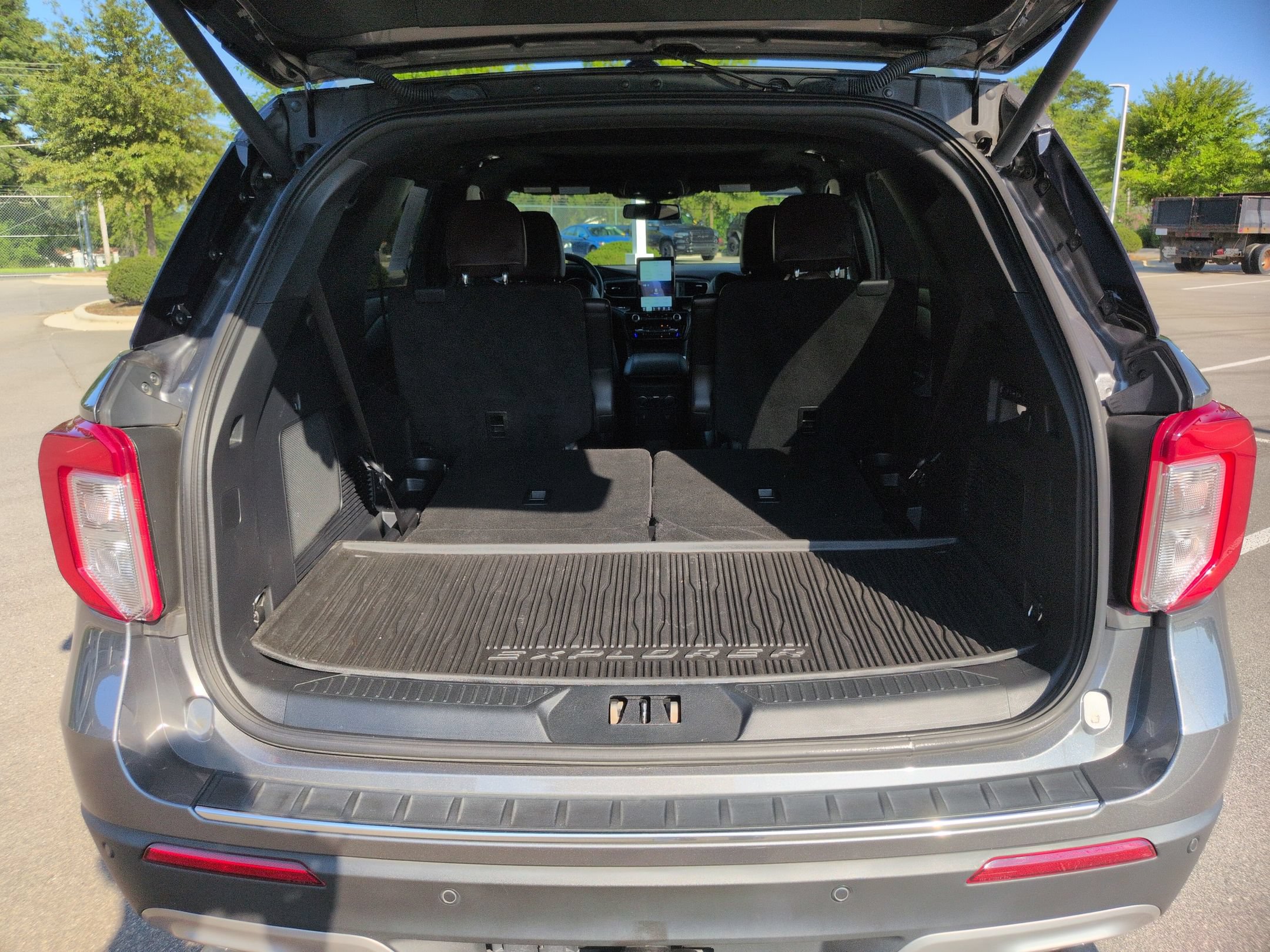 Certified 2023 Ford Explorer Platinum w/ Technology Package AWD/4WD image 34