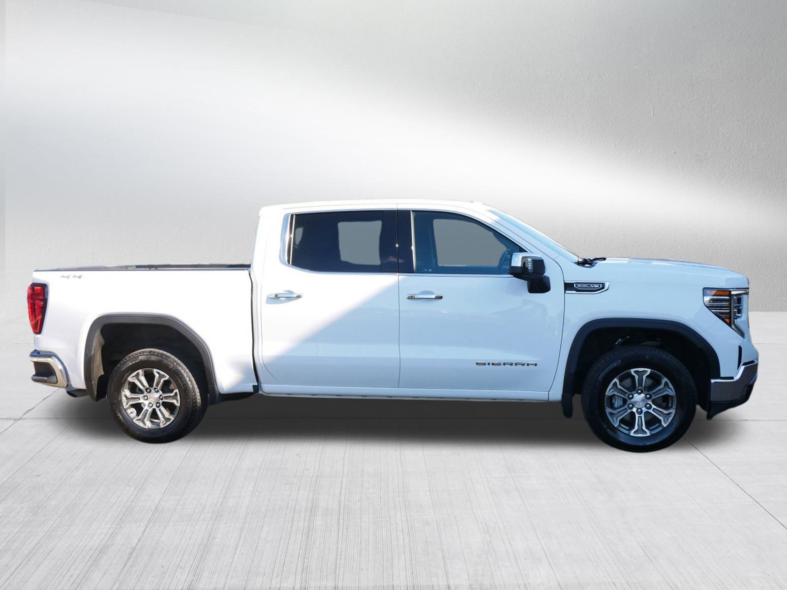 Used 2025 GMC Sierra 1500 SLT image 8