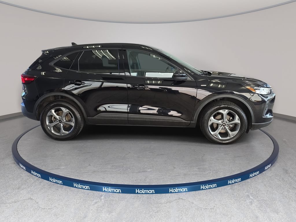 Certified 2025 Ford Escape ST-Line Select AWD/4WD image 4