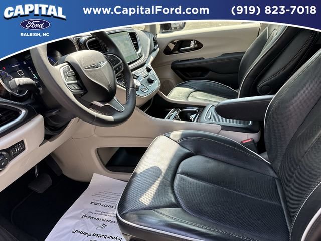 Used 2024 Chrysler Pacifica Limited FWD image 18