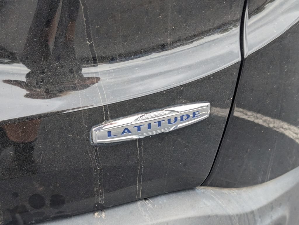 Used 2020 Jeep Renegade Latitude FWD image 19