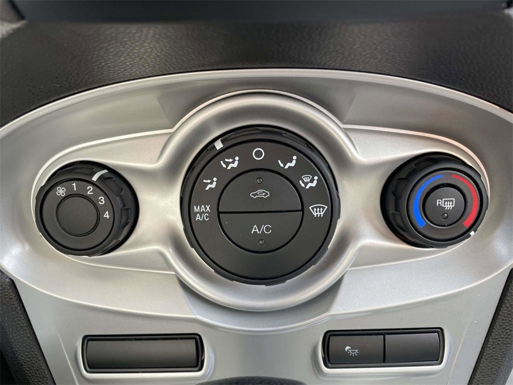 Certified 2018 Ford Fiesta SE image 21