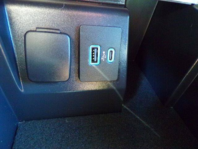 Certified 2021 Ford Explorer XLT w/ Equipment Group 202A AWD/4WD image 23