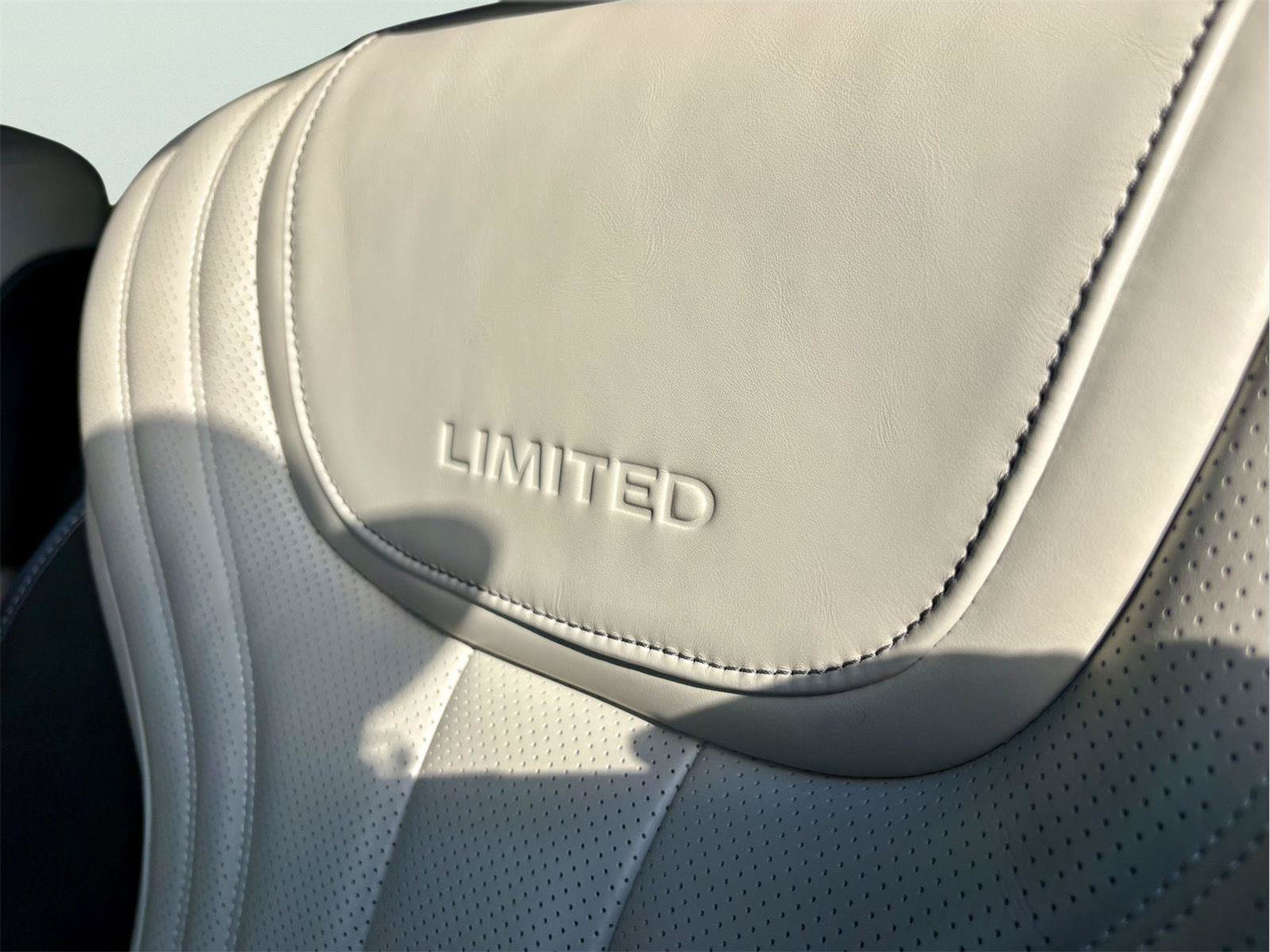 Used 2019 INFINITI QX80 Limited w/ All-Season Package AWD/4WD image 9