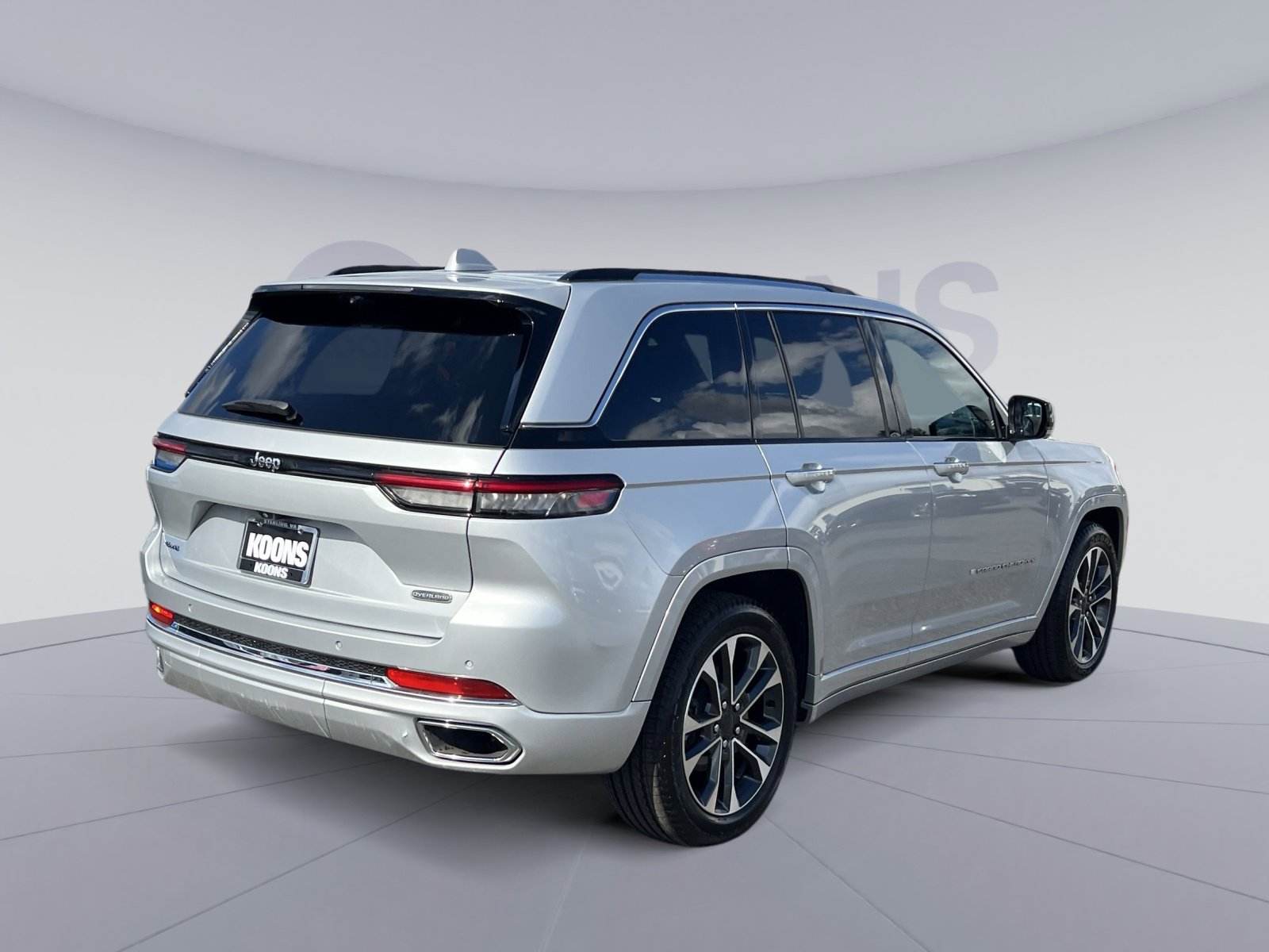 Used 2023 Jeep Grand Cherokee Overland w/ Adv Protech Group III image 7