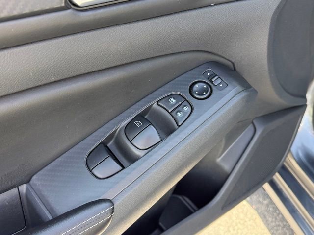 Used 2024 Nissan Altima 2.5 SV image 21